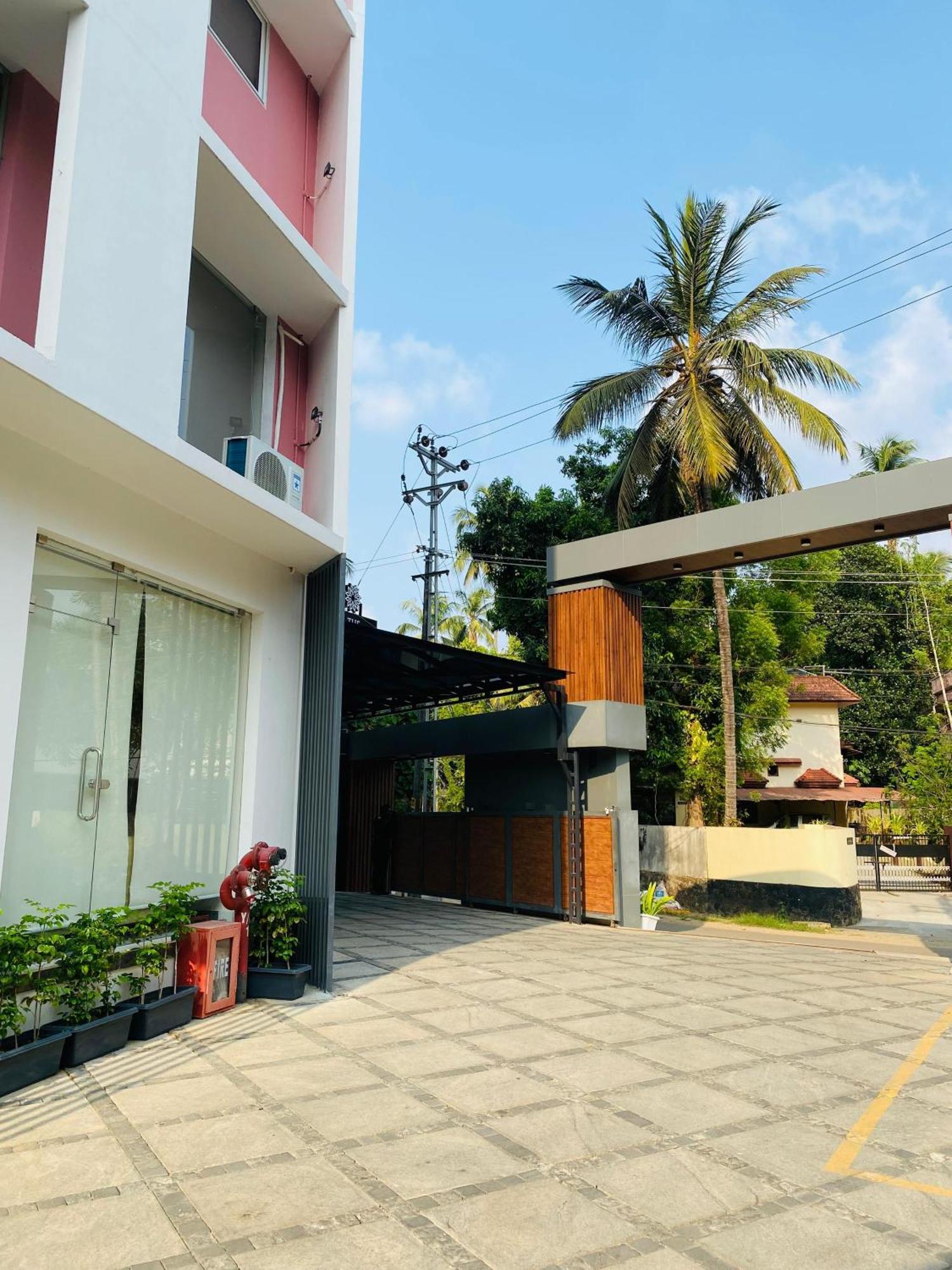 The Habitat Suites Guruvāyūr Esterno foto