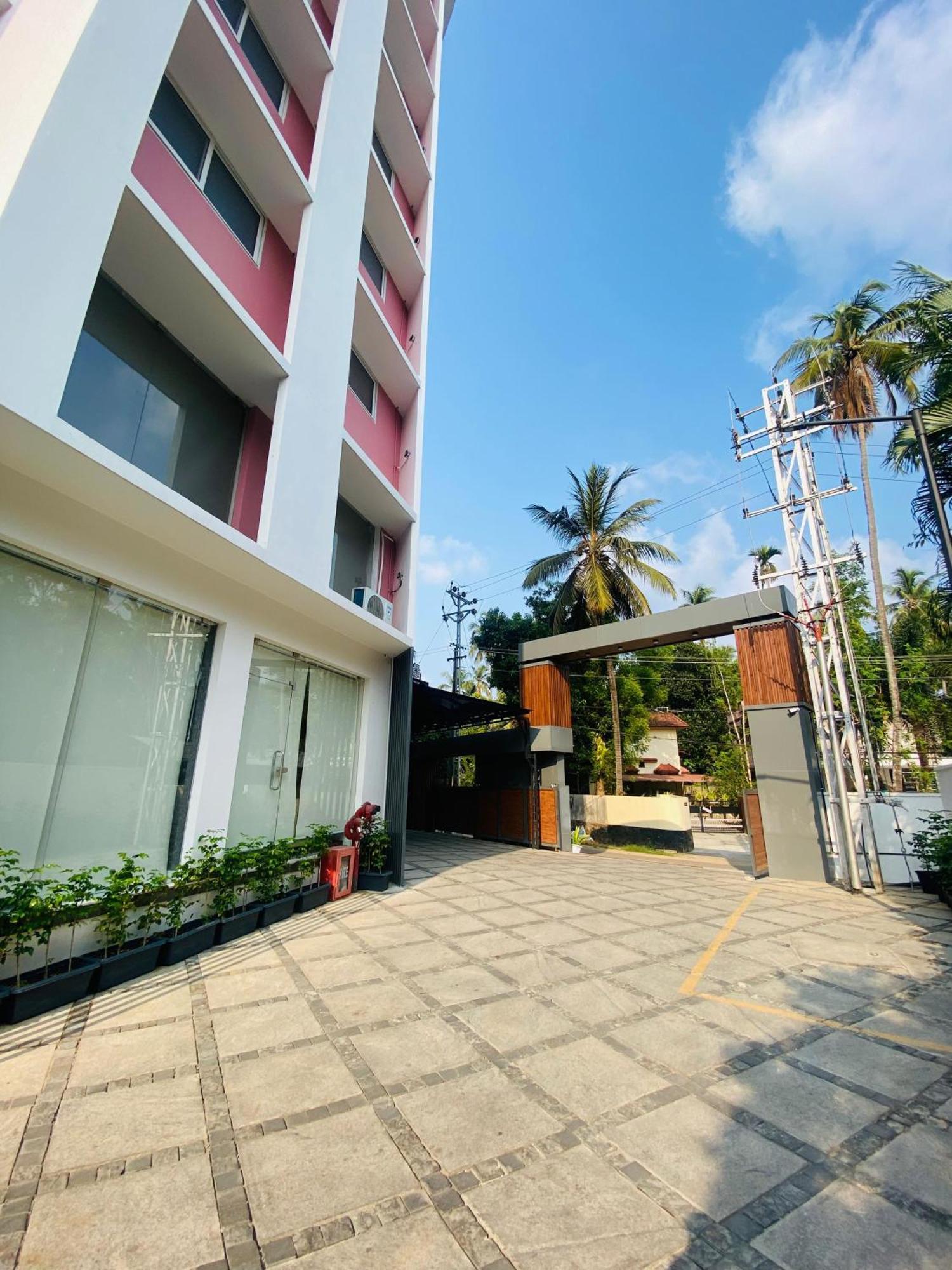 The Habitat Suites Guruvāyūr Esterno foto
