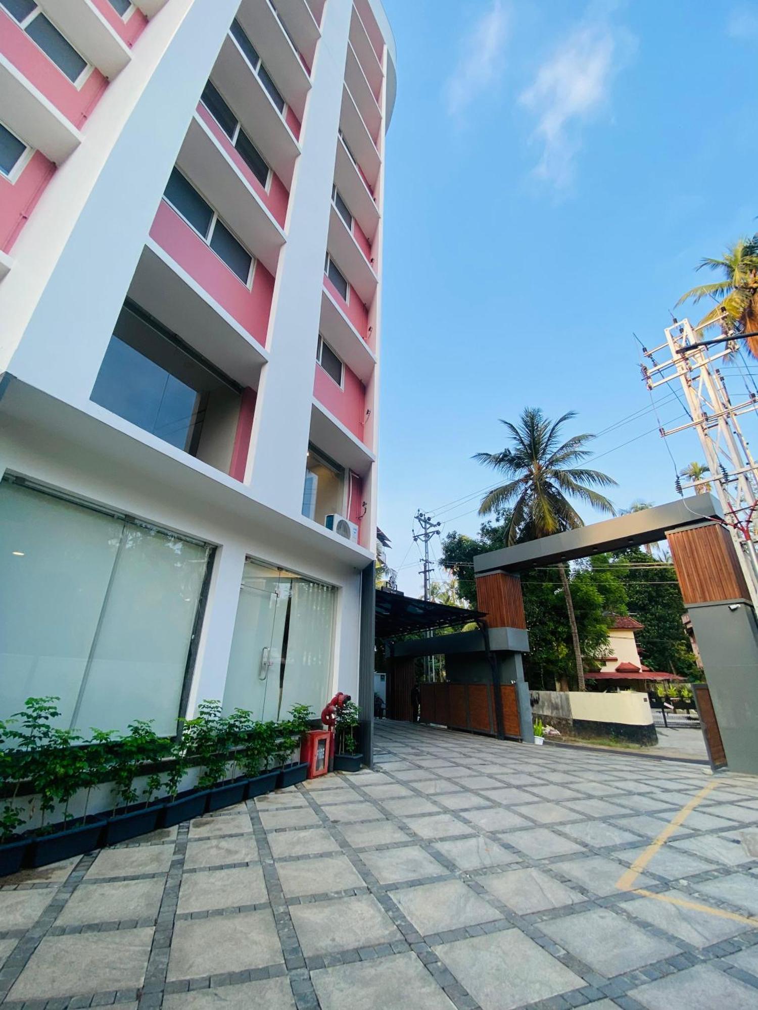 The Habitat Suites Guruvāyūr Esterno foto